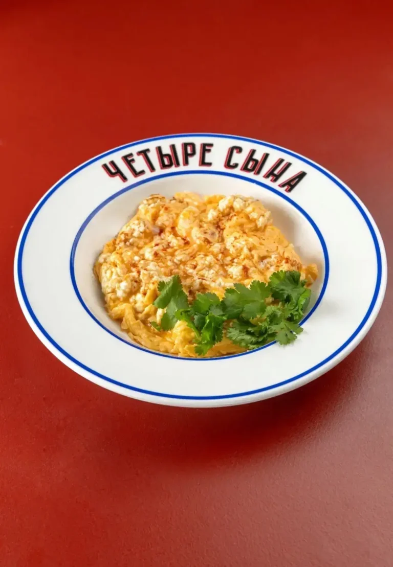 Яичница с адыгейским сыром