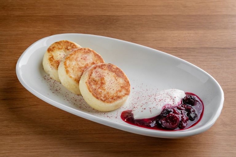 Сырники со сметаной