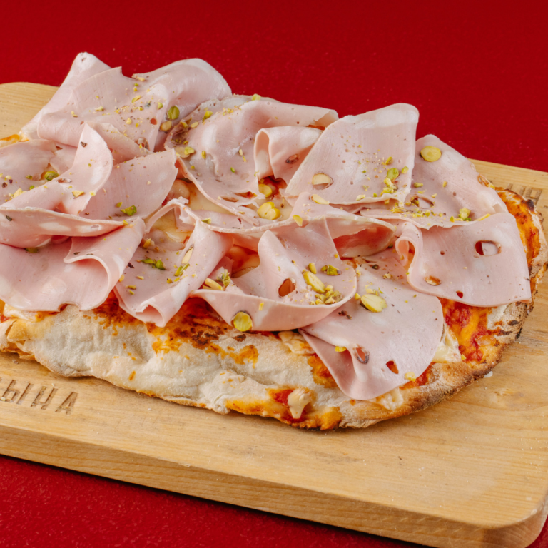 Пицца мортаделла и грибы