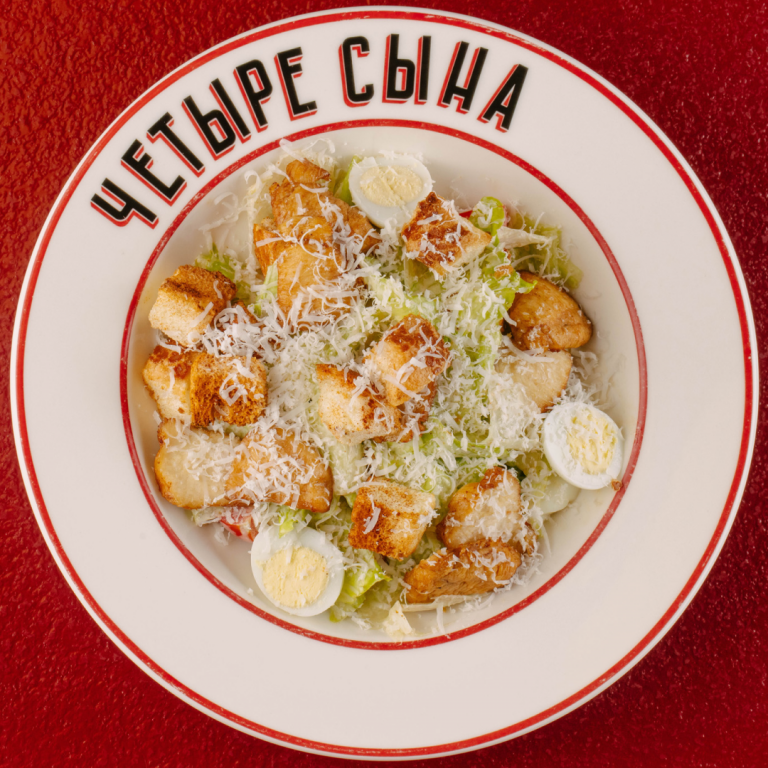 Салат Цезарь с курицей