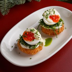 Хашбраун с яйцом и романо