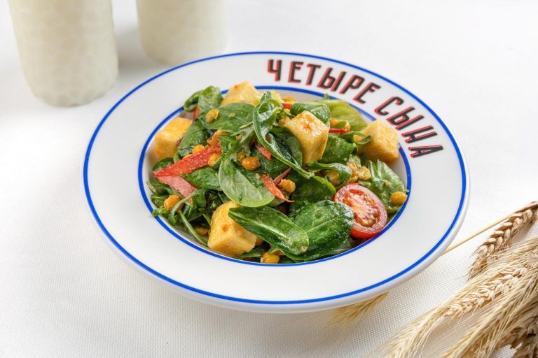 Салат с жареным нутом