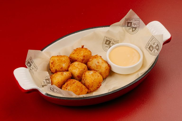 Наггетсы / соус чеддер