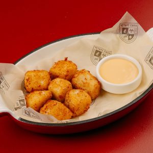 Наггетсы / соус чеддер