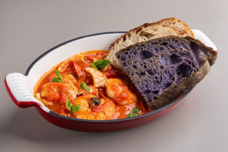 Морепродукты в томатном соусе