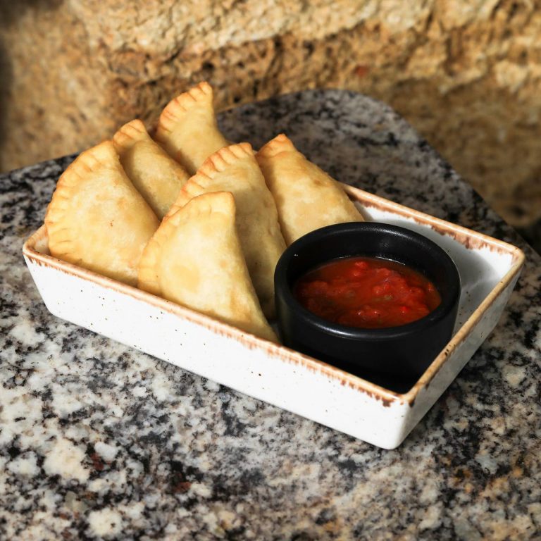 Мини чебуреки с соусом Сальса