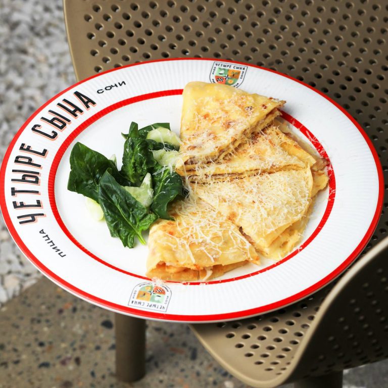 Омлет в лаваше с копченой курицей