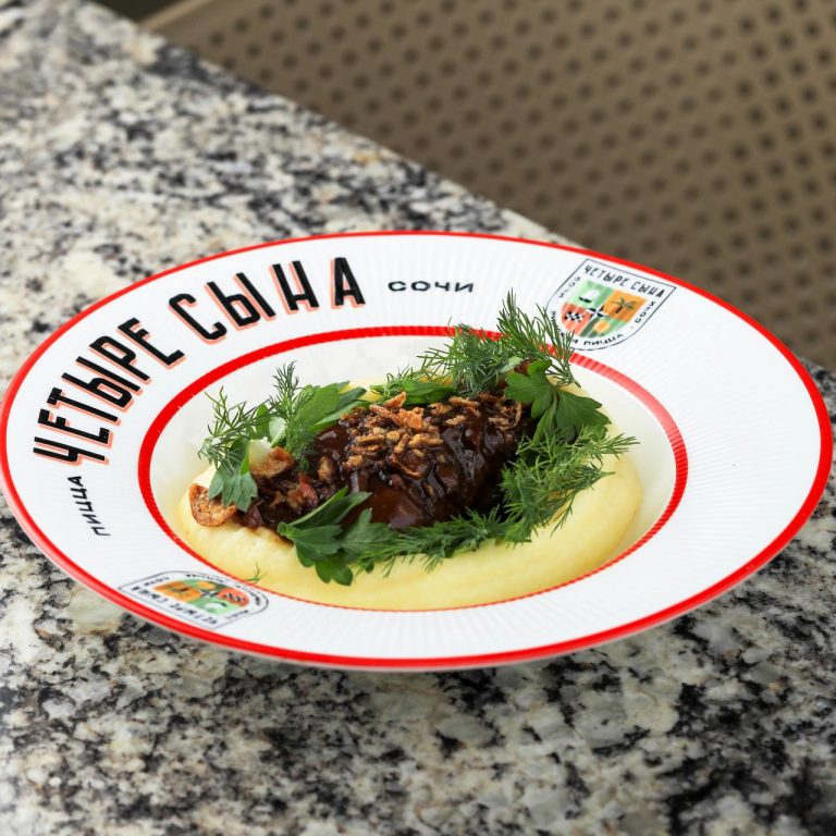 Говяжьи щечки с картофельным пюре