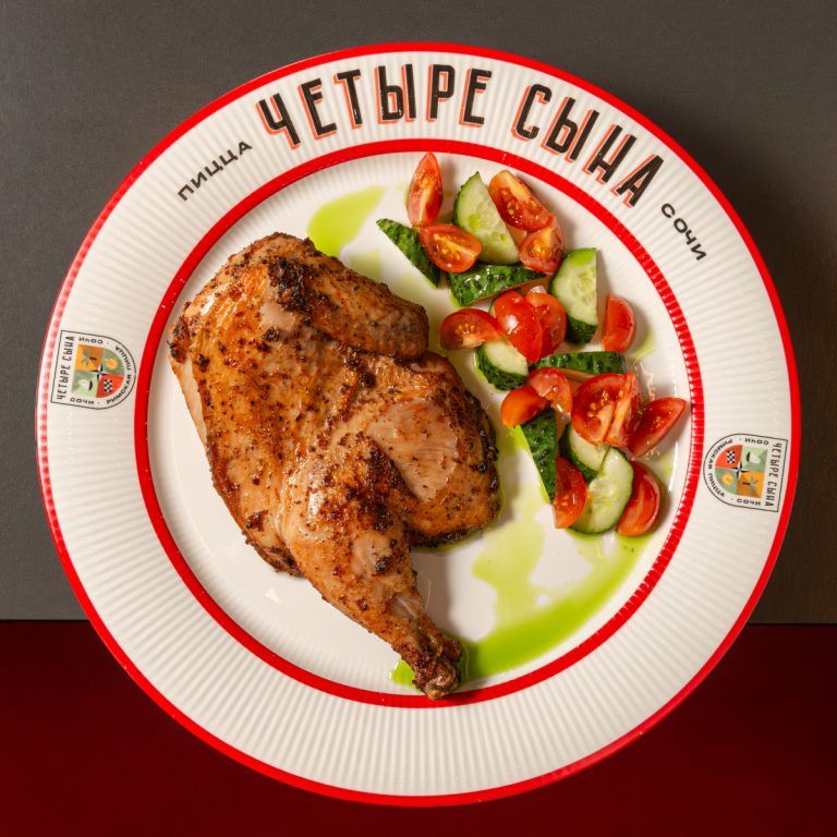 Запеченый ципленок с овощным салатом