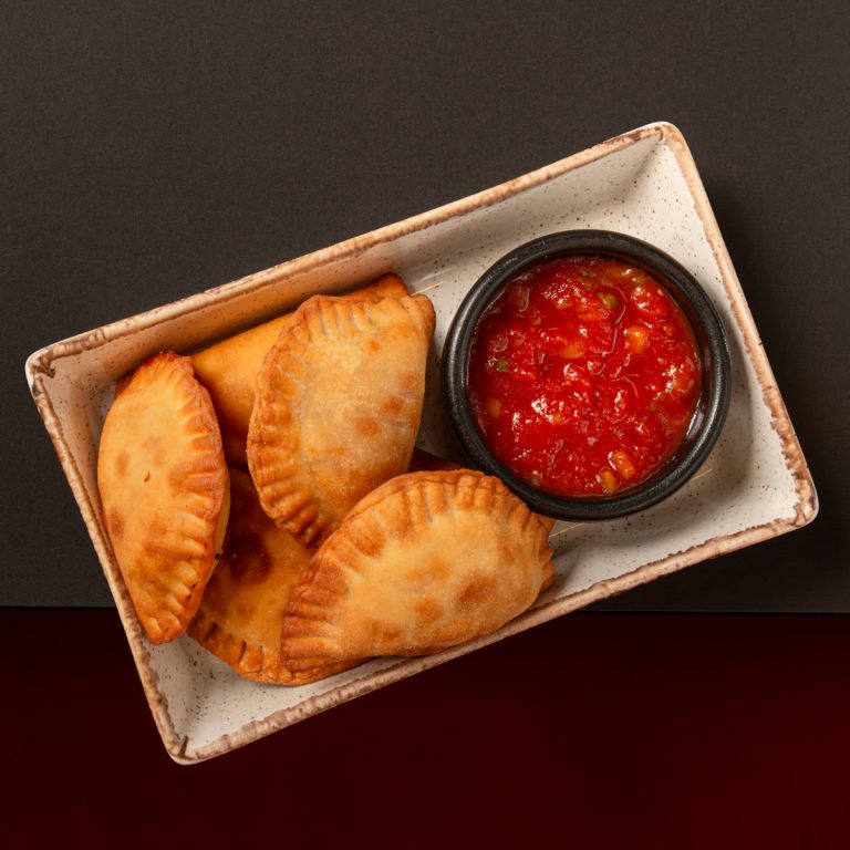 Мини чебуреки с соусом Сальса