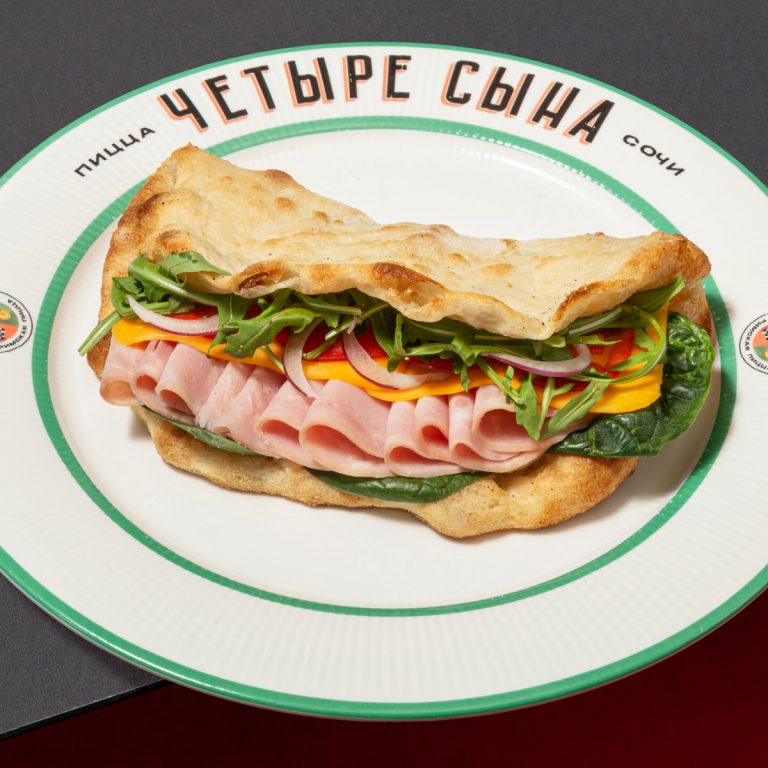 Панини с ветчиной и свежей зеленью
