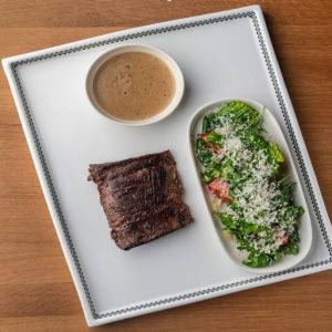 Стейк Скерт с перечным соусом